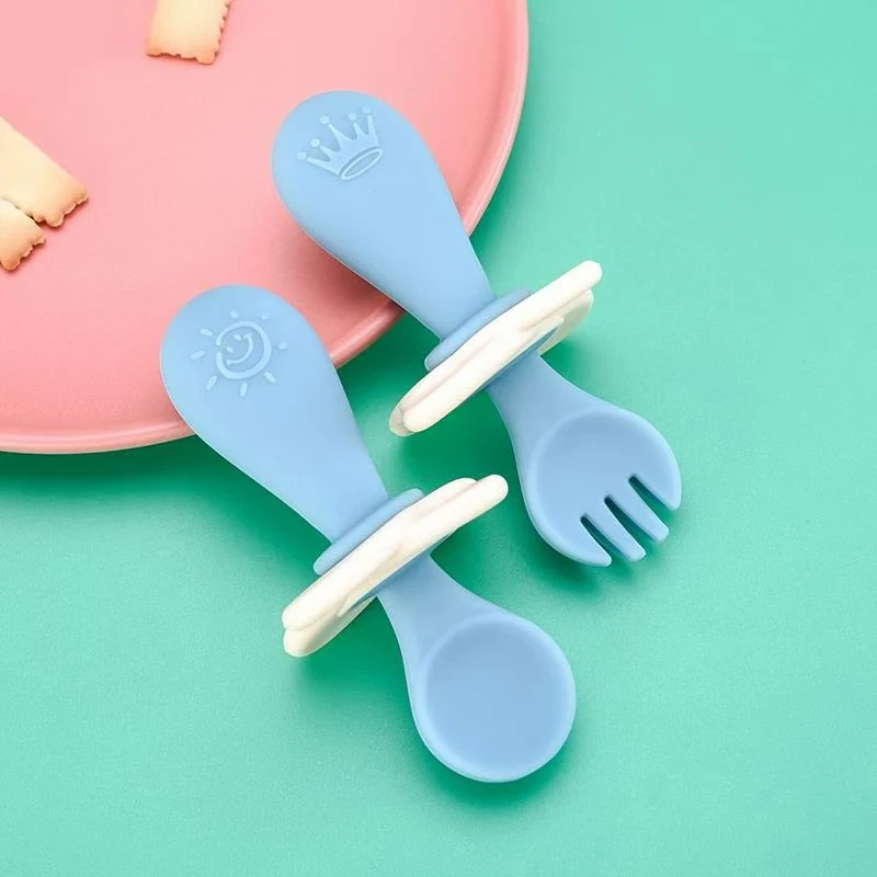 Set de Couverts d’Apprentissage en Silicone pour Bébé – Cuillère et Fourchette avec Anneau de Sécurité