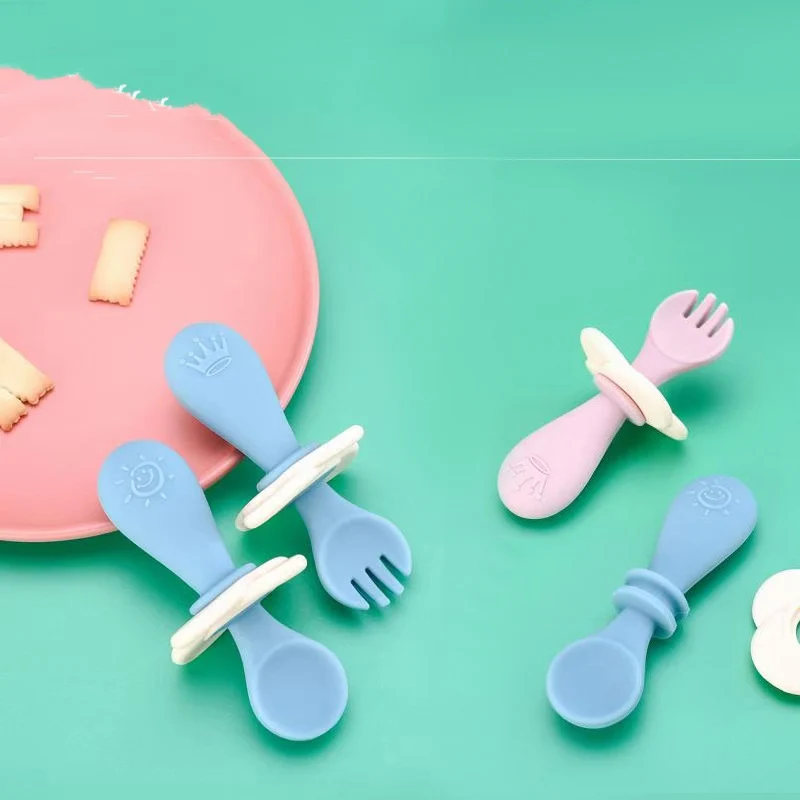 Set de Couverts d’Apprentissage en Silicone pour Bébé – Cuillère et Fourchette avec Anneau de Sécurité