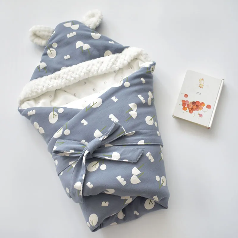 Couverture d’Emmaillotage à Capuche pour Bébé – Couverture Polaire Douce avec Oreilles