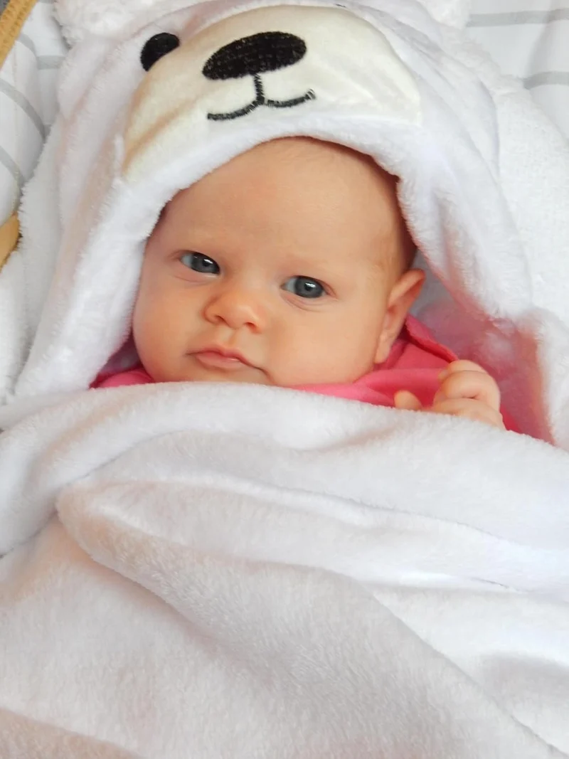 Cape de Bain à Capuche Ours Polaire pour Bébé – Ultra-Moelleuse & Chaude | Dès la Naissance