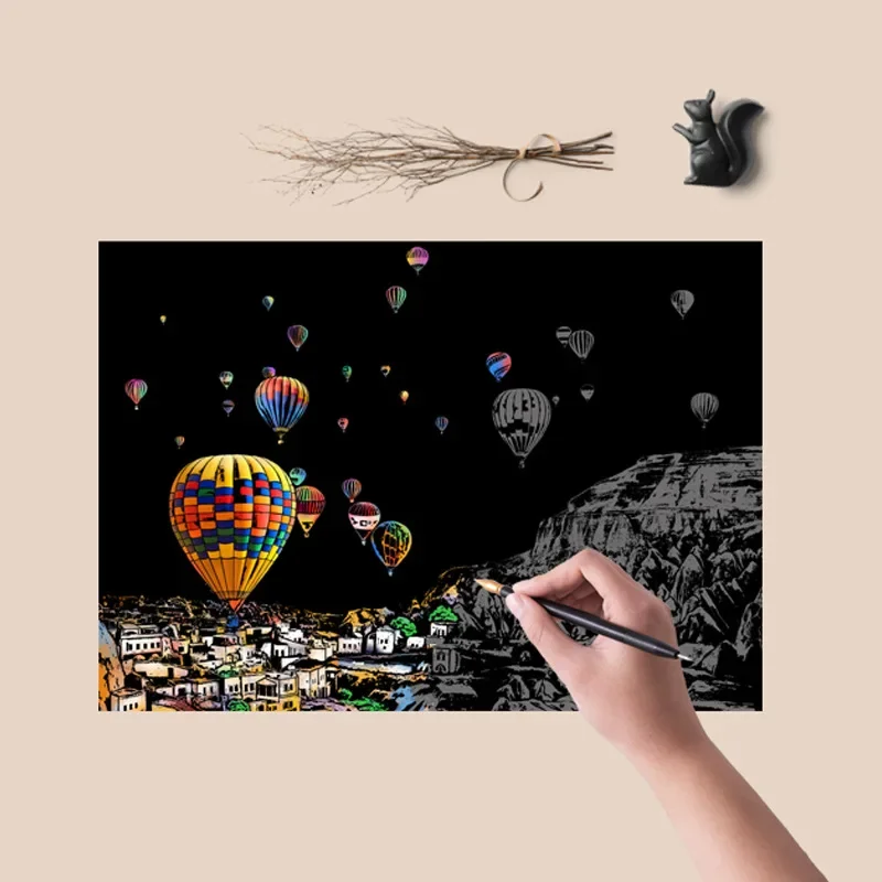 Papier à Gratter Créatif pour Enfants – 4 Motifs Cachés à Découvrir, avec Grattoir en Bambou