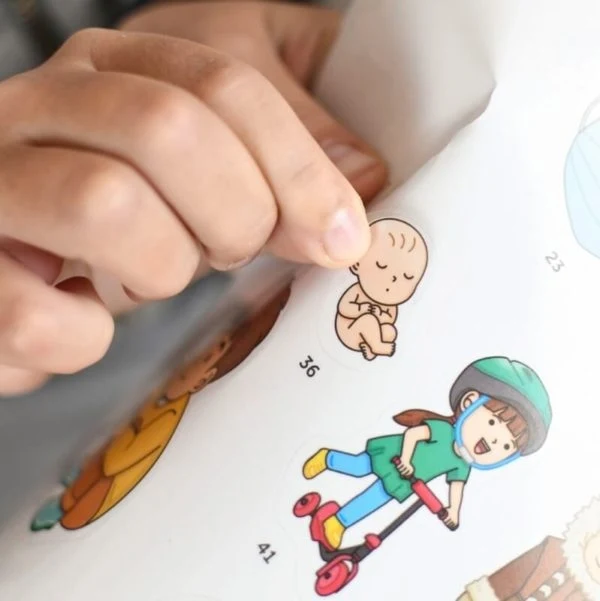 Poster éducatif Corps Humain Poppik – Poster géant à stickers dès 3 ans (bilingue)