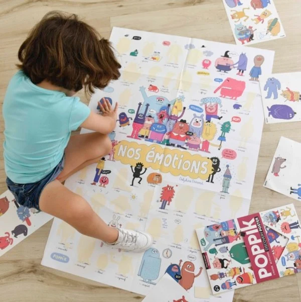 Poster éducatif émotions enfant Poppik – 43 stickers – Apprendre à reconnaître ses émotions (3–7 ans)