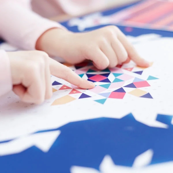 Poster Constellations enfant Poppik – 1000 stickers – Activité créative inspirée Montessori