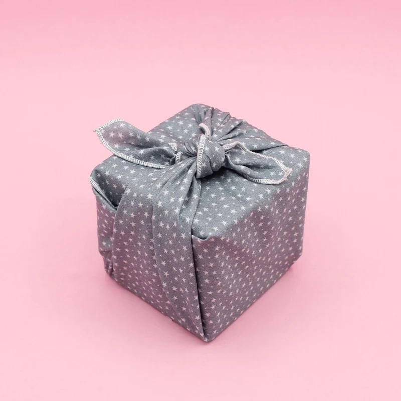 Furoshiki Petites Étoiles en coton – Emballage cadeau zéro déchet (4 tailles)