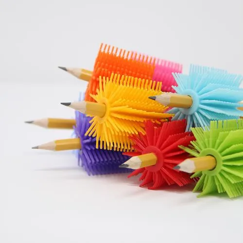 Spike Pencil Grippers (Blue) / Pinces à crayons (bleu)