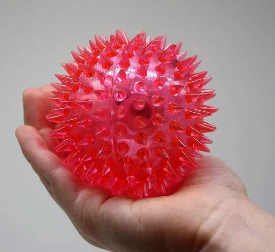 Spiky Sensory Squeaky Light-Up Ball (Green) / Balle sensorielle à picots, lumineuse et couinante (verte)