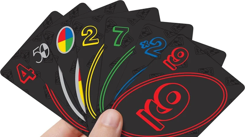 Uno 50th Anniversary Limited Edition Card Game / Jeu de cartes en édition limitée pour le 50e anniversaire
